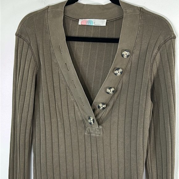 Free People Beach Henley Style Ribbed 100% Cotton Women’s Size L Army Green Top - Picture 2 of 14